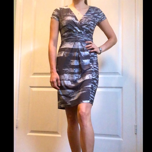 Grey BCBG form fitting dress - Picture 1 of 5
